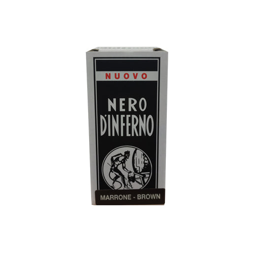 Applicazione tintura marrone su scarpe in pelle, prodotto Nero D'Inferno per restauro e colorazione pellami