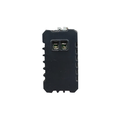 Joy 529B di Mapam: presa USB da incasso bianca compatibile con placche Matix. Porta USB singola con uscita 5V/2A per ricarica efficiente di tutti i dispositivi mobili