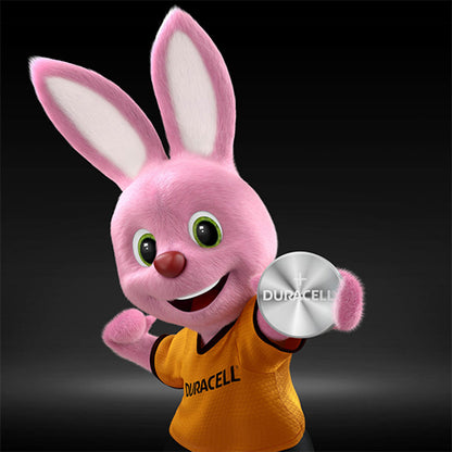 Mascotte Duracell con batteria a bottone 3V al litio in mano