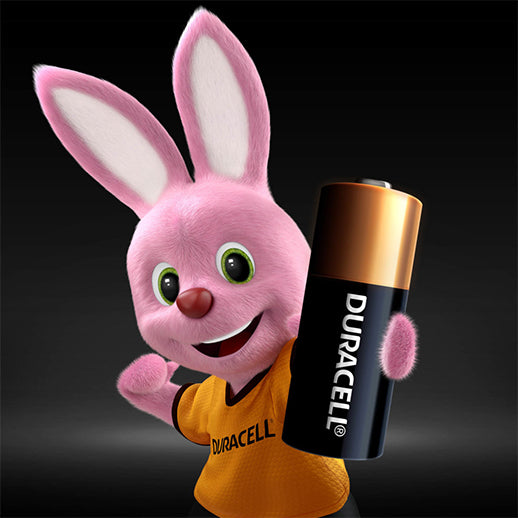 Mascotte Duracell con batteria a moneta 3V al litio in mano