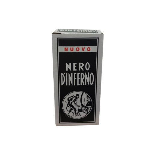 Applicazione tintura nera su scarpe in pelle, prodotto Nero D'Inferno per restauro e ritocchi mirati